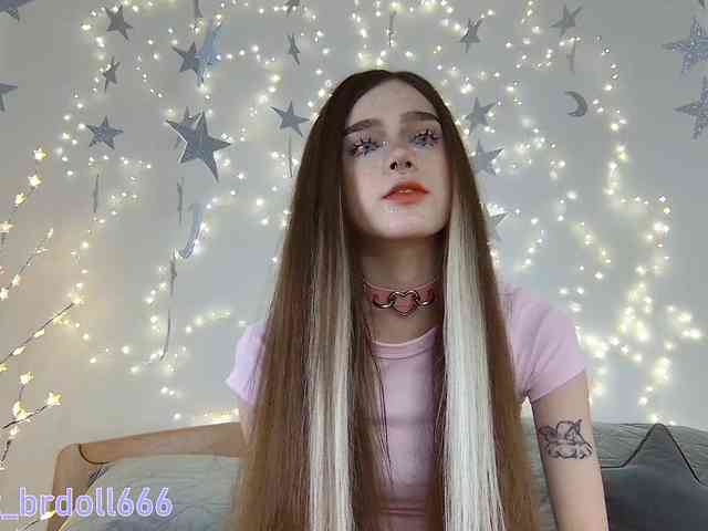 BrokenDoll666 webcam
