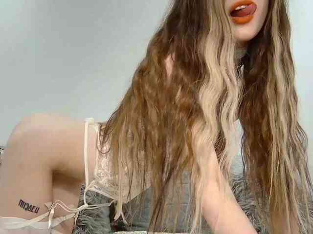 BrokenDoll666 webcam