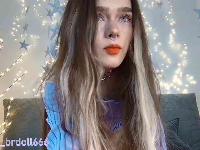 BrokenDoll666 webcam
