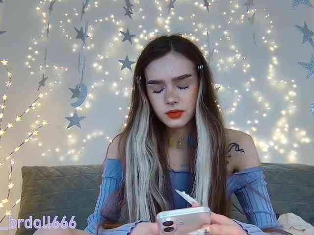 BrokenDoll666 webcam