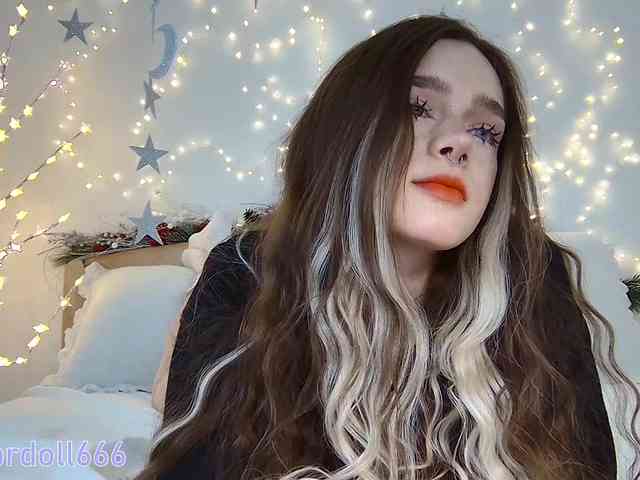BrokenDoll666 webcam
