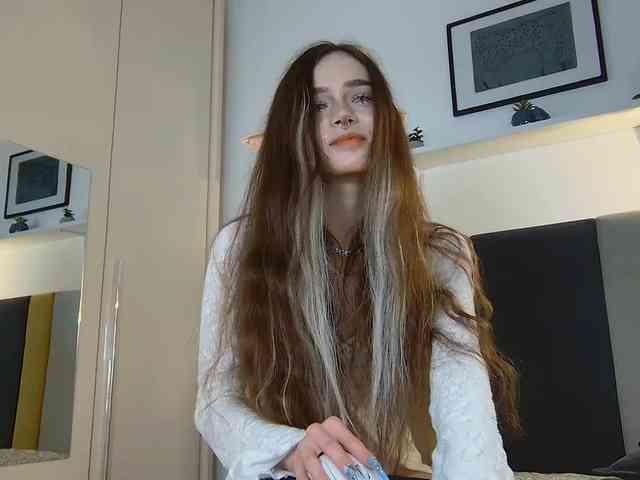 BrokenDoll666 webcam