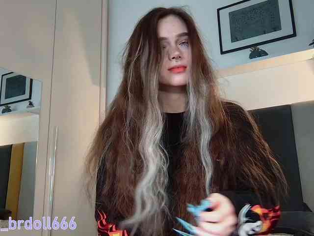 BrokenDoll666 webcam