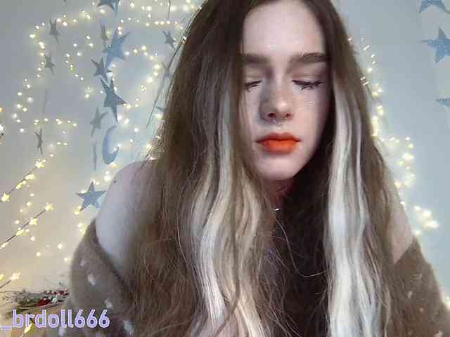 BrokenDoll666 webcam