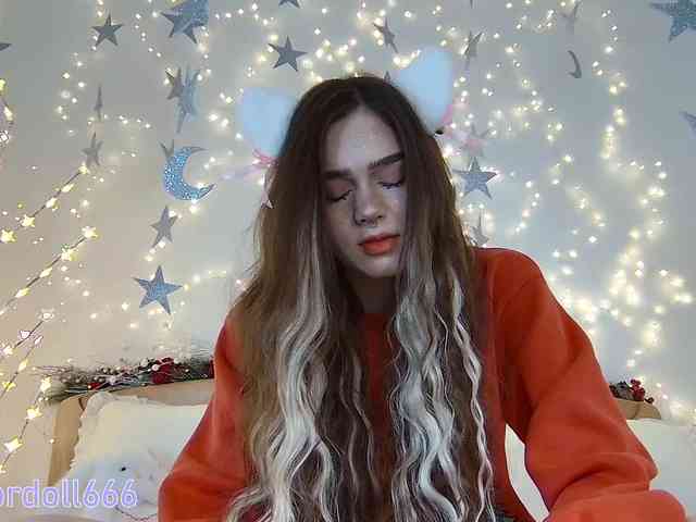 BrokenDoll666 webcam