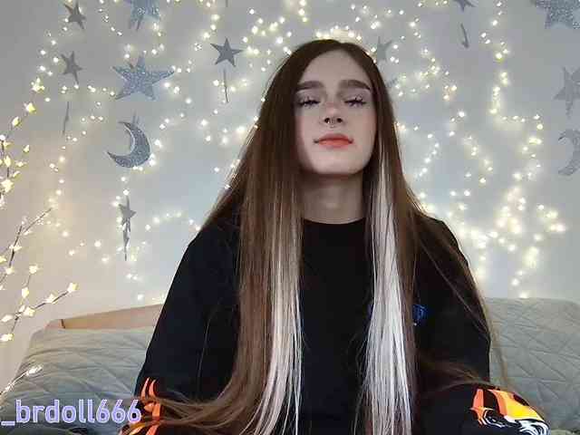 BrokenDoll666 webcam