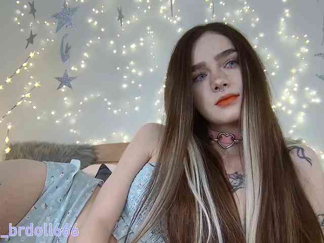BrokenDoll666 webcam