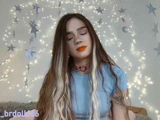 BrokenDoll666 webcam