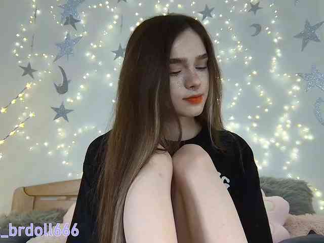 BrokenDoll666 webcam