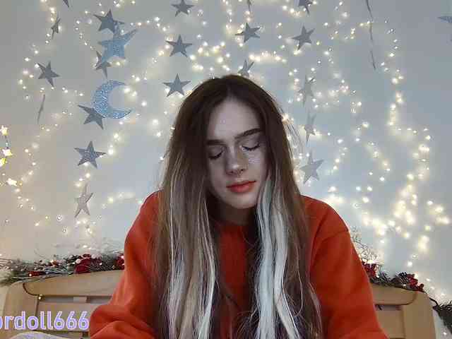 BrokenDoll666 webcam