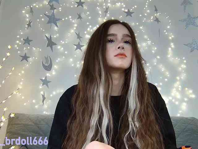 BrokenDoll666 webcam