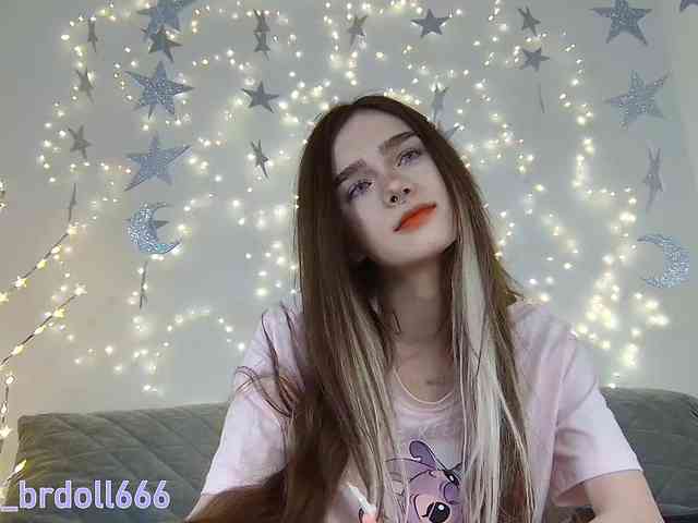BrokenDoll666 webcam