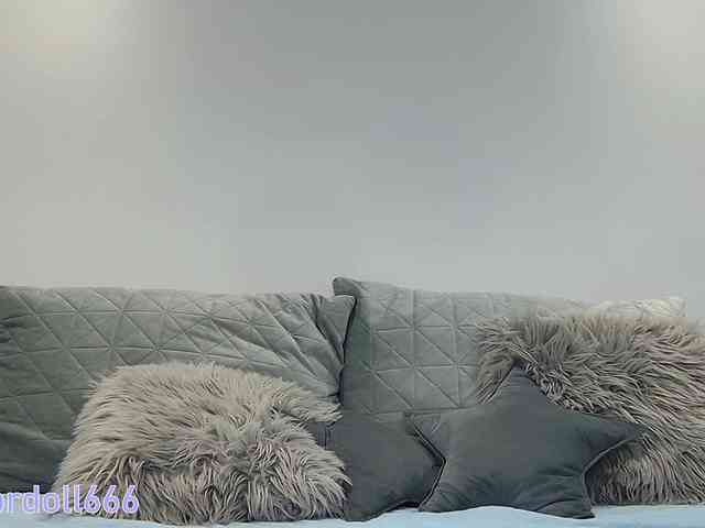BrokenDoll666 webcam