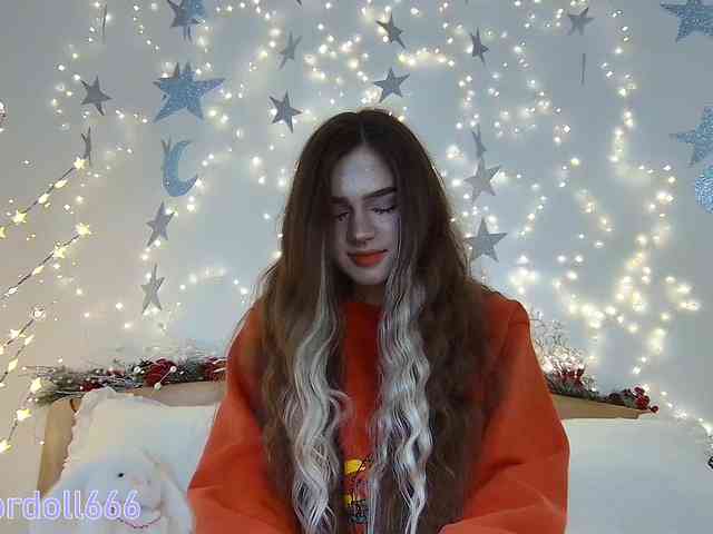 BrokenDoll666 webcam