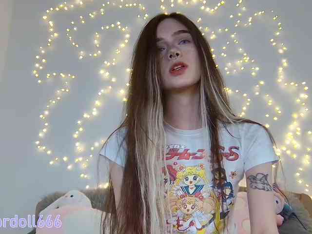 BrokenDoll666 webcam