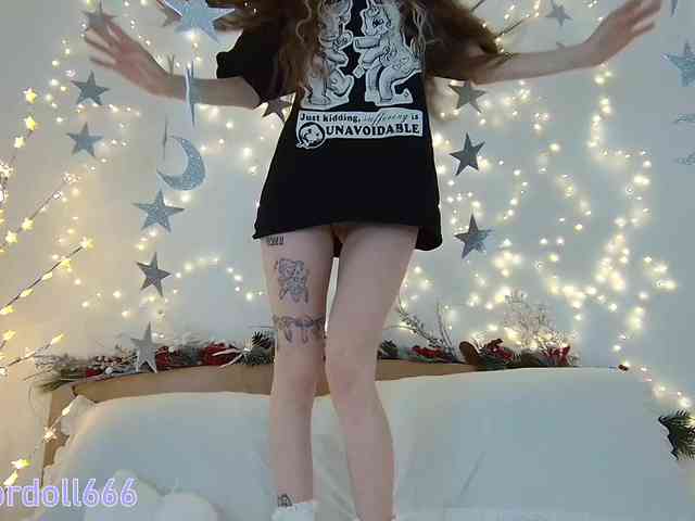 BrokenDoll666 webcam