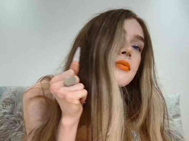 BrokenDoll666 webcam