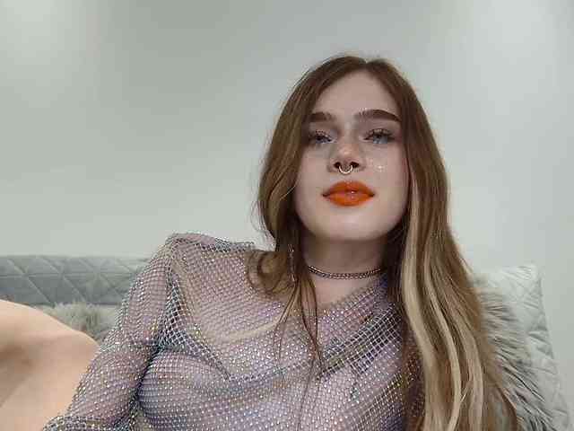 BrokenDoll666 webcam