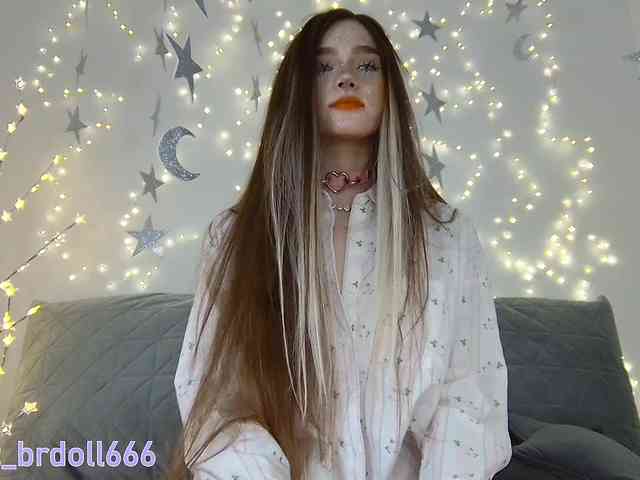 BrokenDoll666 webcam