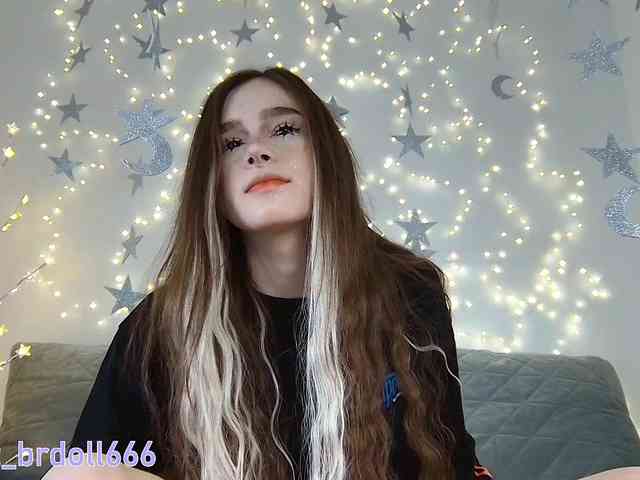 BrokenDoll666 webcam