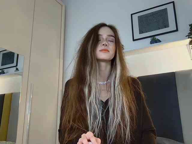 BrokenDoll666 webcam