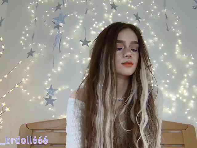 BrokenDoll666 webcam