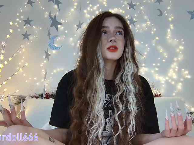 BrokenDoll666 webcam