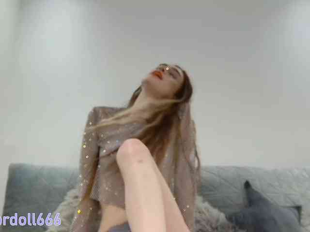 BrokenDoll666 webcam