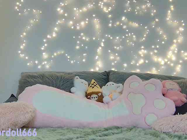 BrokenDoll666 webcam