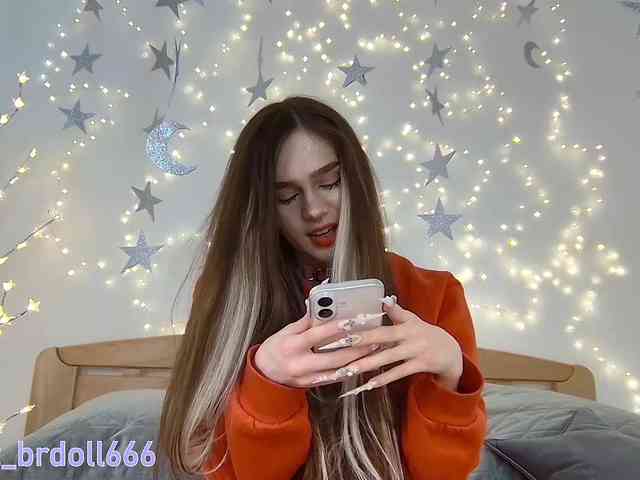 BrokenDoll666 webcam