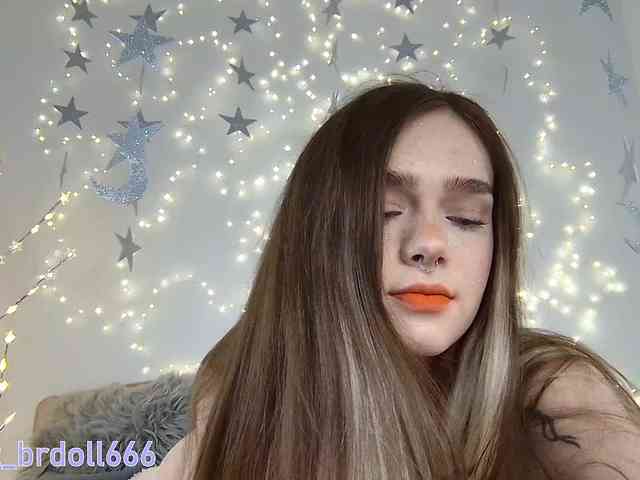 BrokenDoll666 webcam