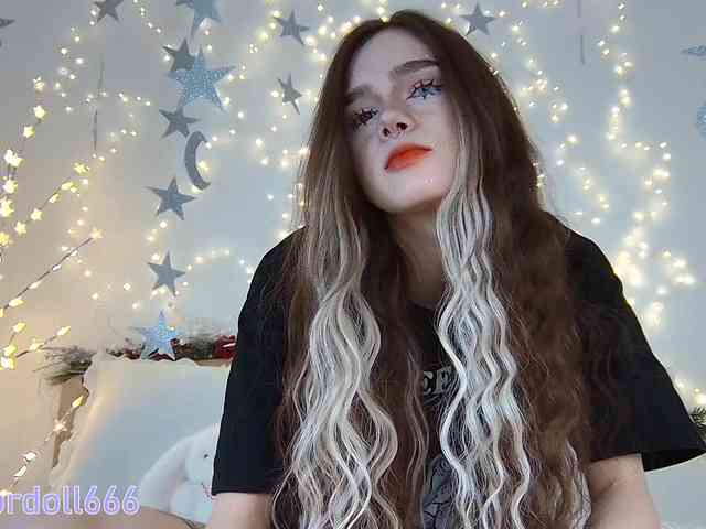 BrokenDoll666 webcam