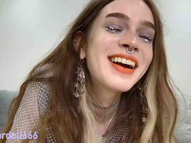 BrokenDoll666 webcam
