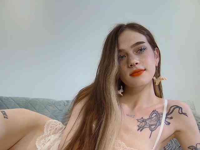 BrokenDoll666 webcam