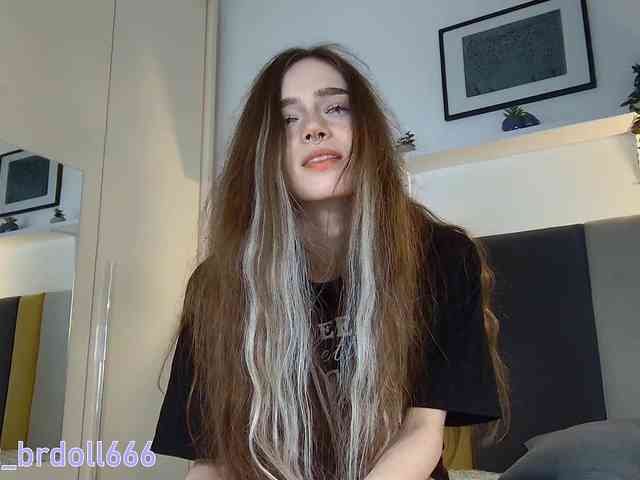 BrokenDoll666 webcam