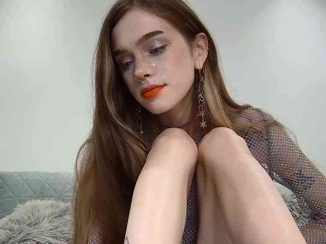 BrokenDoll666 webcam