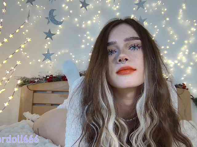 BrokenDoll666 webcam