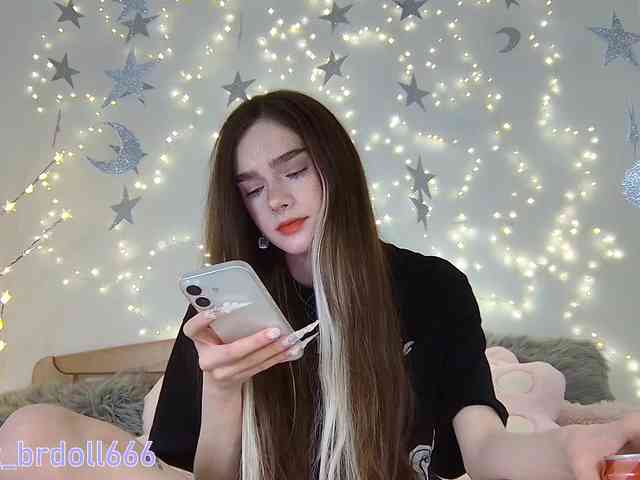 BrokenDoll666 webcam