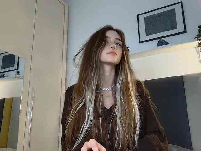 BrokenDoll666 webcam