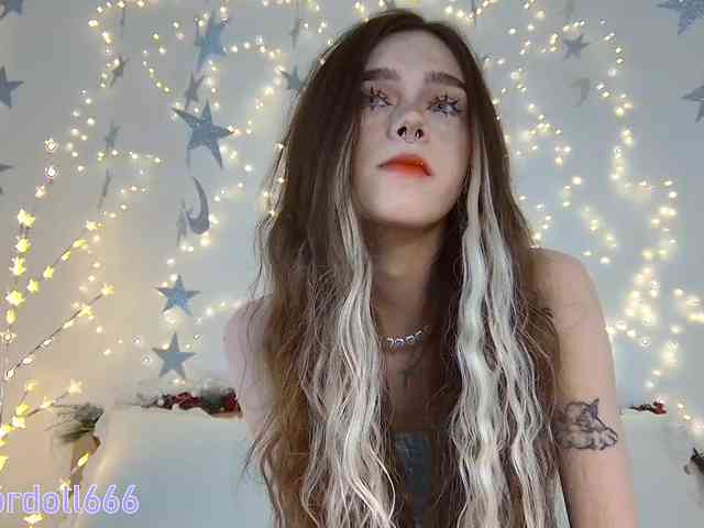 BrokenDoll666 webcam