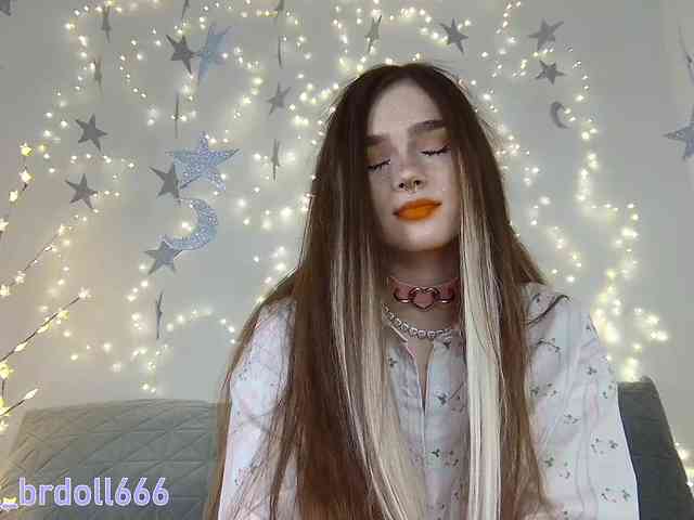 BrokenDoll666 webcam