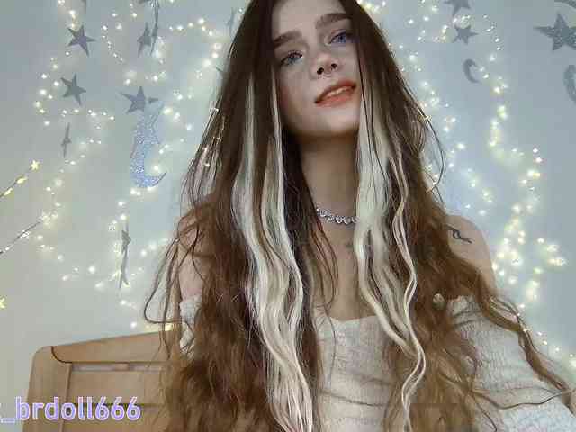 BrokenDoll666 webcam