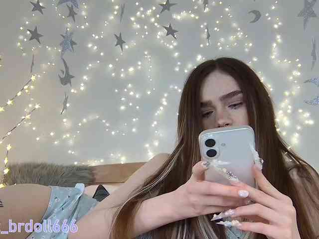 BrokenDoll666 webcam
