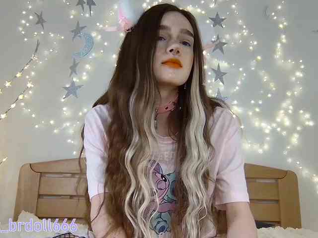 BrokenDoll666 webcam