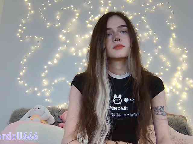 BrokenDoll666 webcam