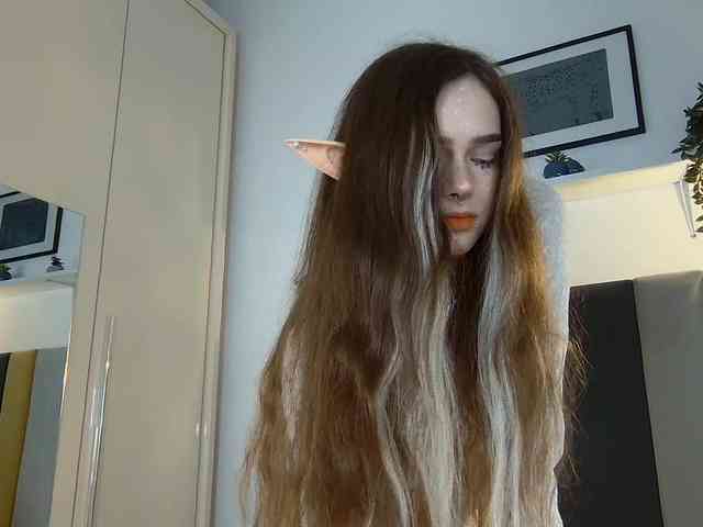 BrokenDoll666 webcam