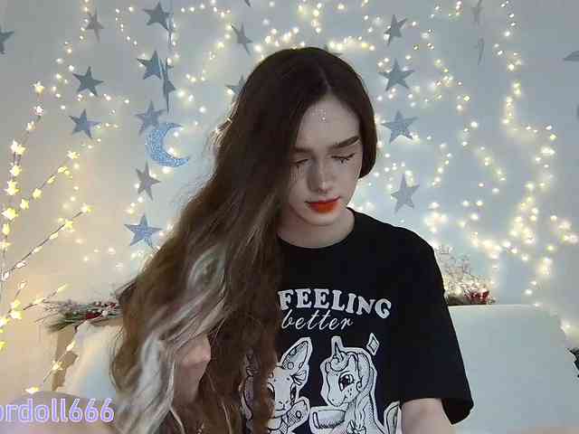 BrokenDoll666 webcam