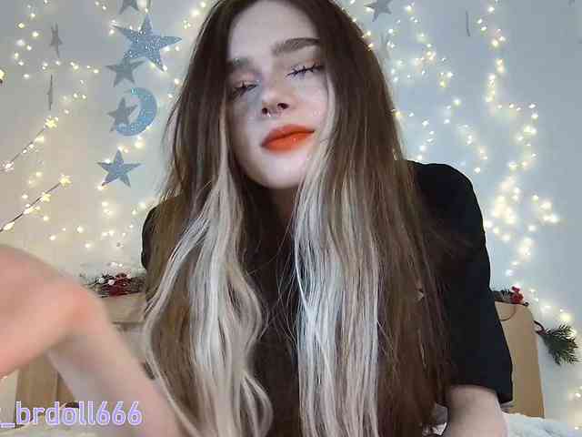 BrokenDoll666 webcam