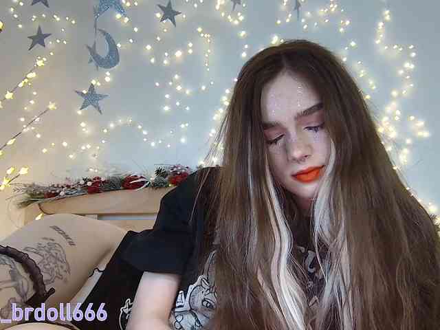 BrokenDoll666 webcam