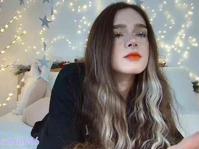 BrokenDoll666 webcam